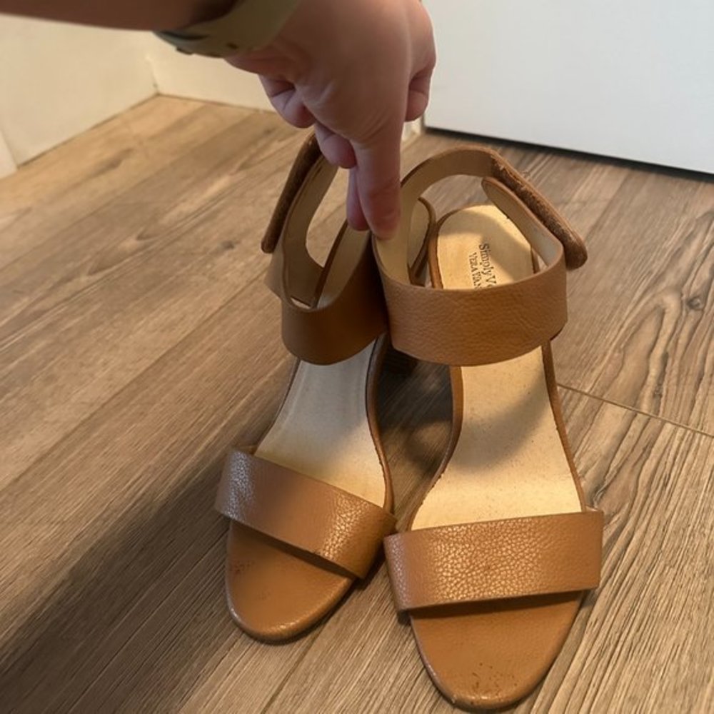 Simply Vera Wang Tan Wooden Block Braestar Heels Size 6.5 - Picture 2 of 7